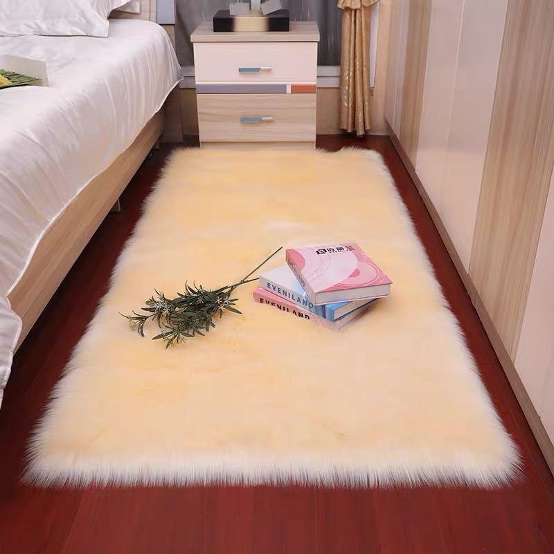 Beautiful Fluffy Decorative Carpet - Pacisia
