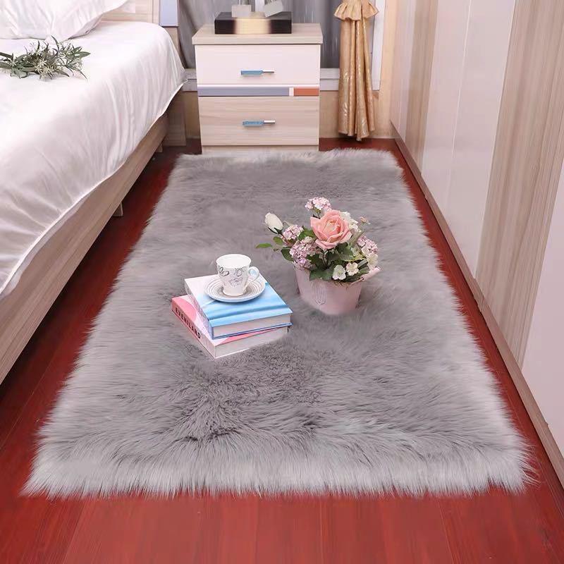 Beautiful Fluffy Decorative Carpet - Pacisia