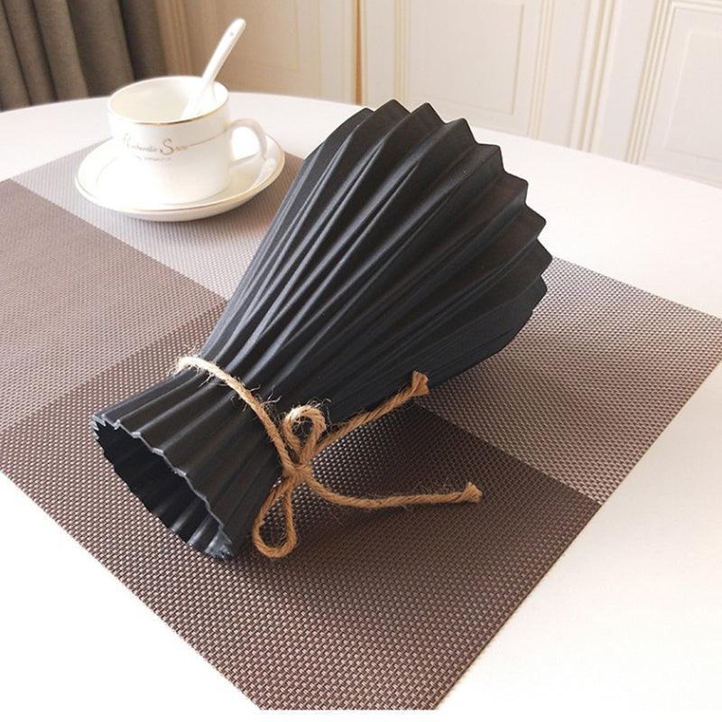 Closed origami vase - Pacisia