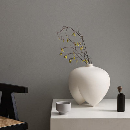Minimalist Ceramic Vase With Large Belly And Small Mouth - Pacisia